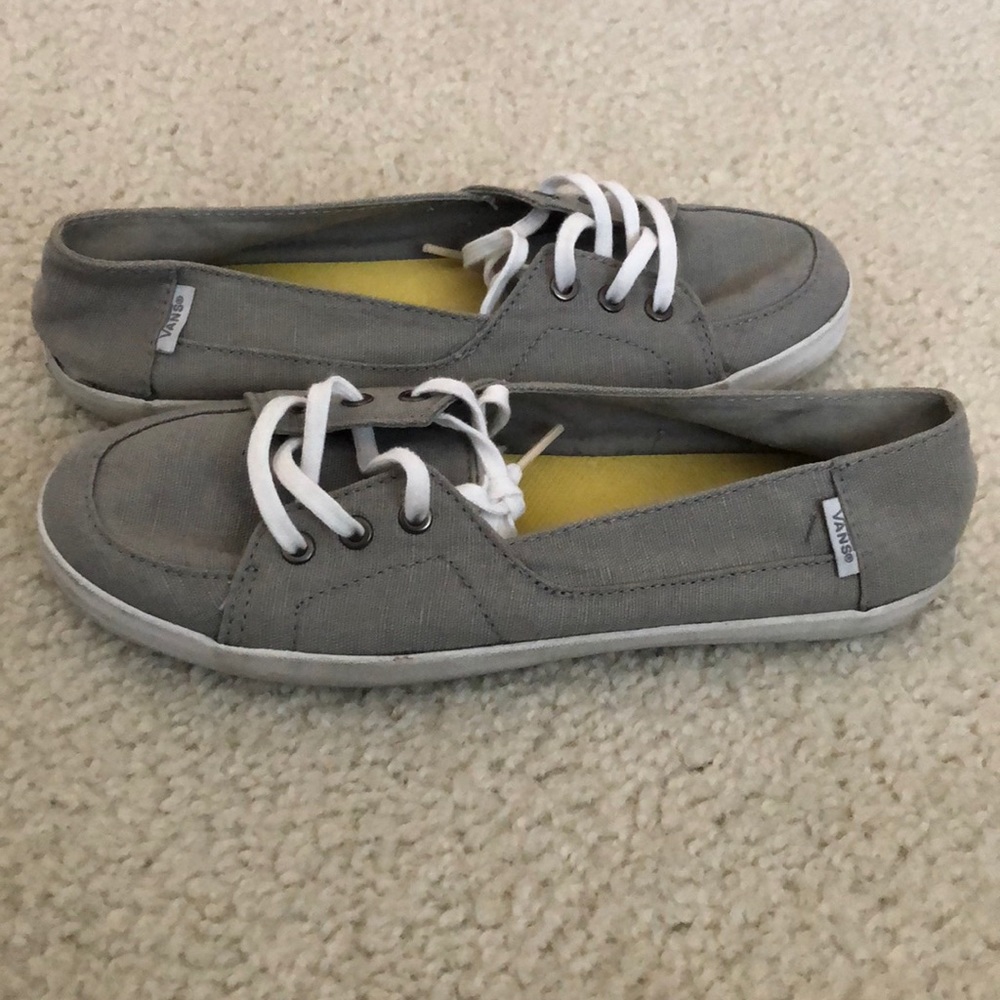 Selling VANS PALISADES GREY AND WHITE SHOE